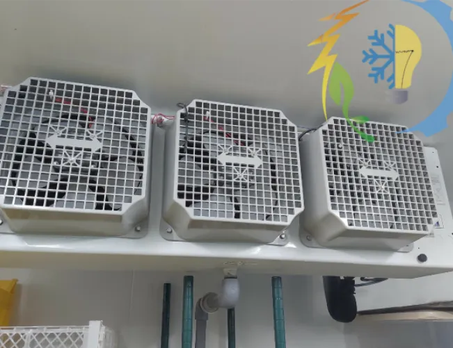 Tres ventiladores de un evaporador de refrigeración